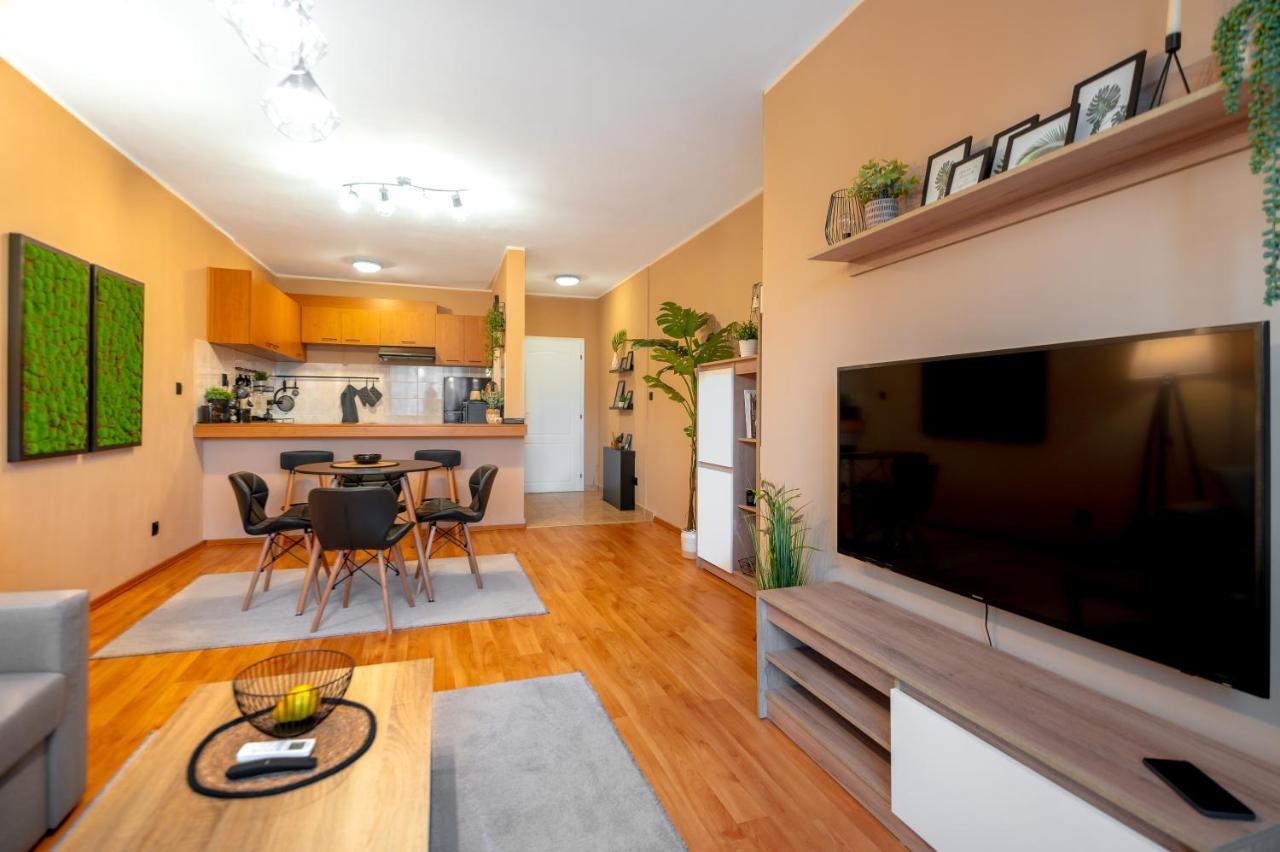 Cosy Green Apt Close To Macedonia Square Sofia Esterno foto